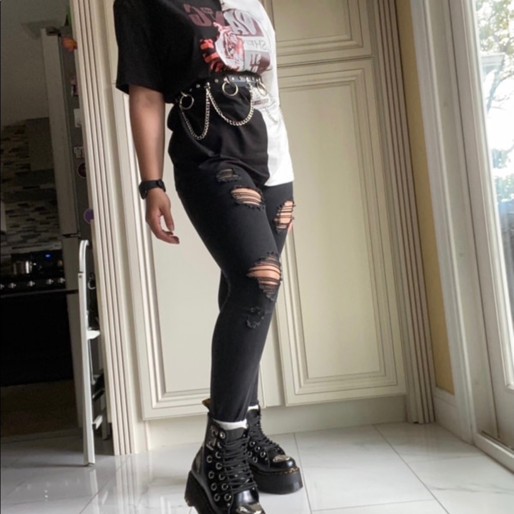 2 belts and 1 harness. & a choker.   Gothic
